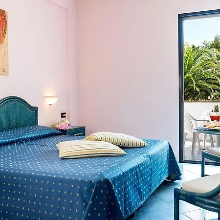 Otel Villaggio Giardini D'oriente